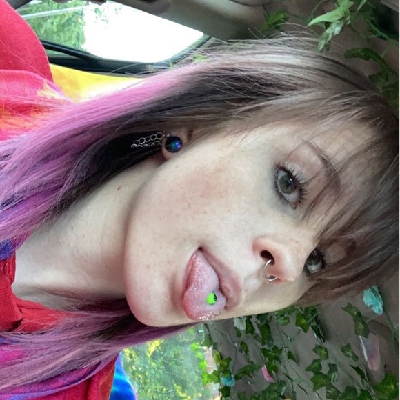 Meet your Posher, Danielle - Picture 1 of 1